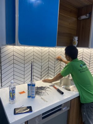 thi công keo ron chít mạch saveto
