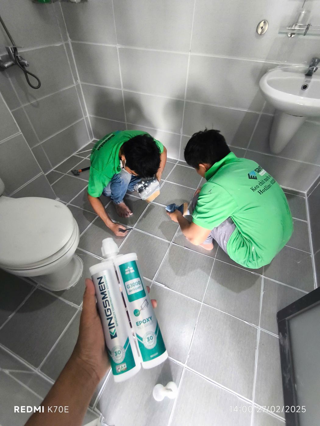 Quy trình cắt bỏ ron xi măng cũ trước khi thi công keo ron epoxy