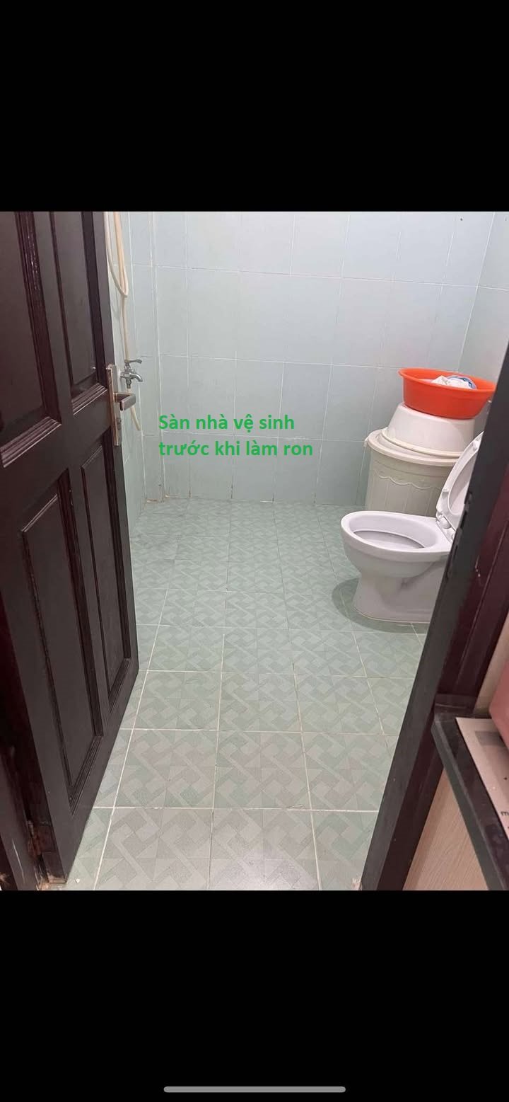 Sàn nhà vệ sinh trước khi làm ron
